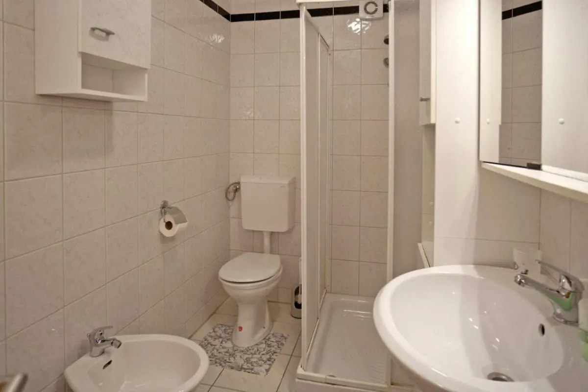 Nena Apartment Vinkuran 0*,