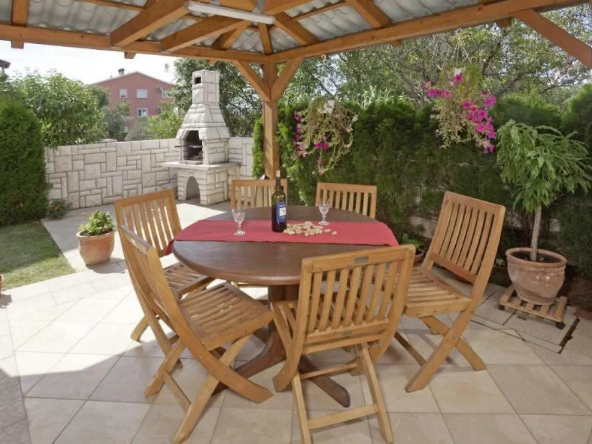 Nena Apartment Vinkuran 0*,
