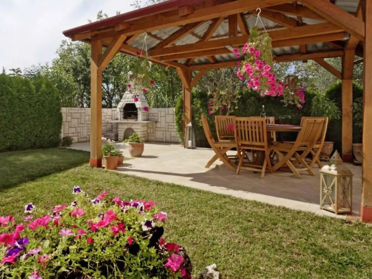 Nena Apartment Vinkuran