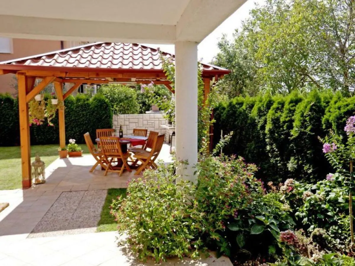 Nena Apartment Vinkuran